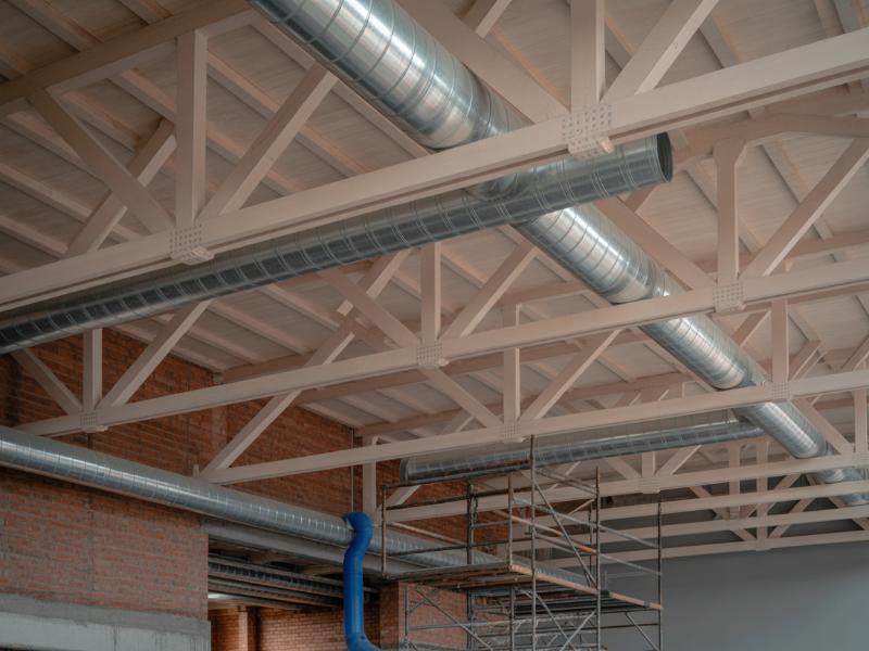 prowadzenie rur wentylacyjnych